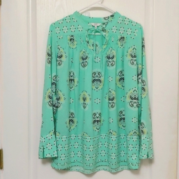 Crown & Ivy Mint Green Bell Sleeve Top. Size Small - Picture 1 of 14
